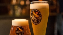 Wrocławska pszenica nagrodzona Styl życia Jak smakuje jedno z najlepszych piw pszenicznych w Polsce? Przekonaj się o tym osobiście! Golden Weizen, który powstaje we wrocławskim browarze restauracyjnym Złoty Pies, otrzymał srebro w Konkursie Piw Rzemieślniczych 2015.